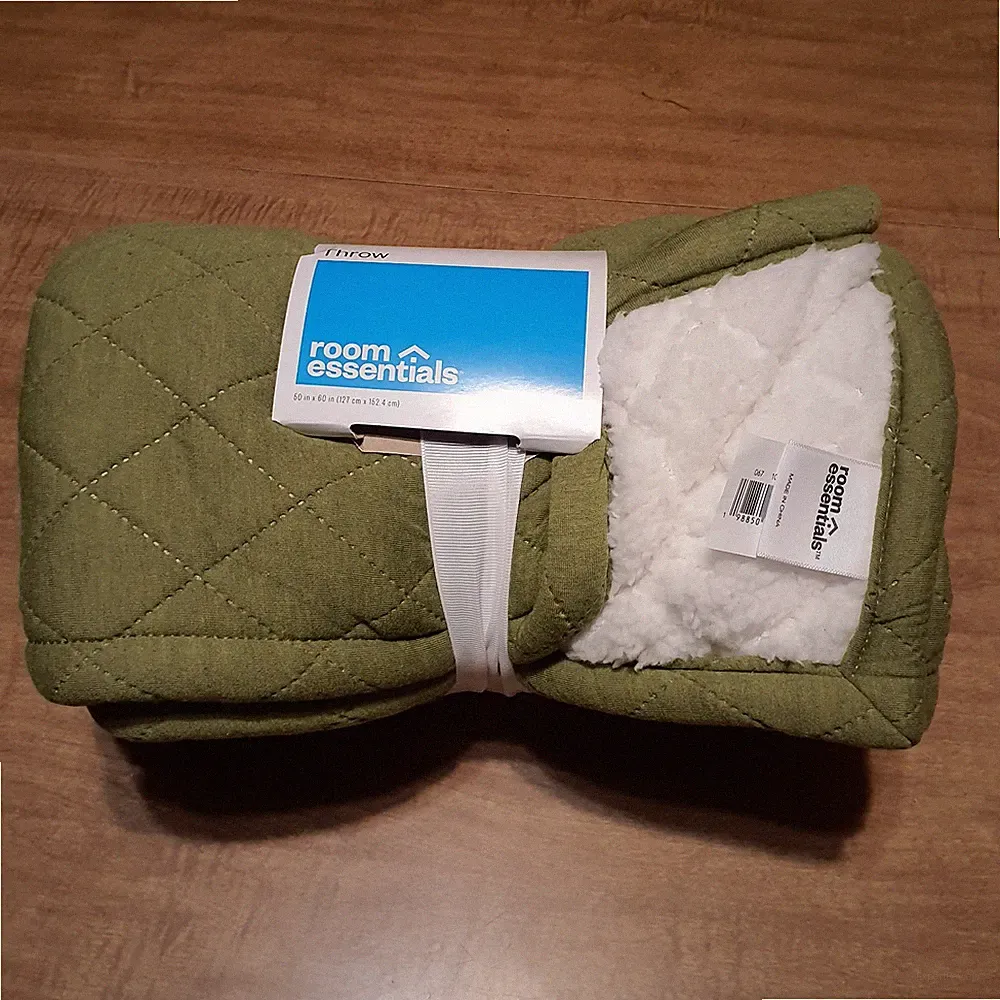 Quilted Olive Reversable Jersey Throw Blanket 50x60